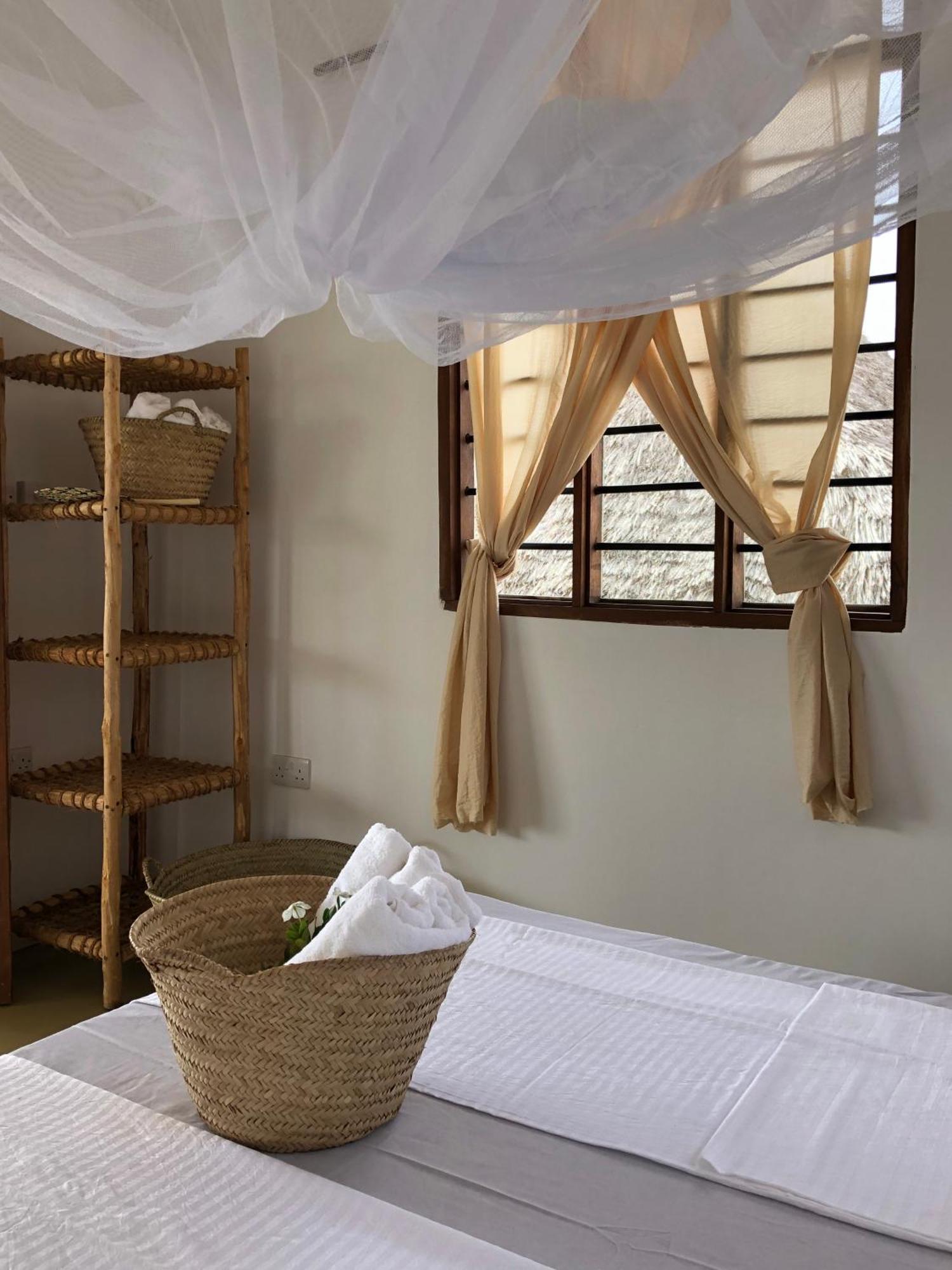 Mlango Paje House II Bed & Breakfast Bagian luar foto