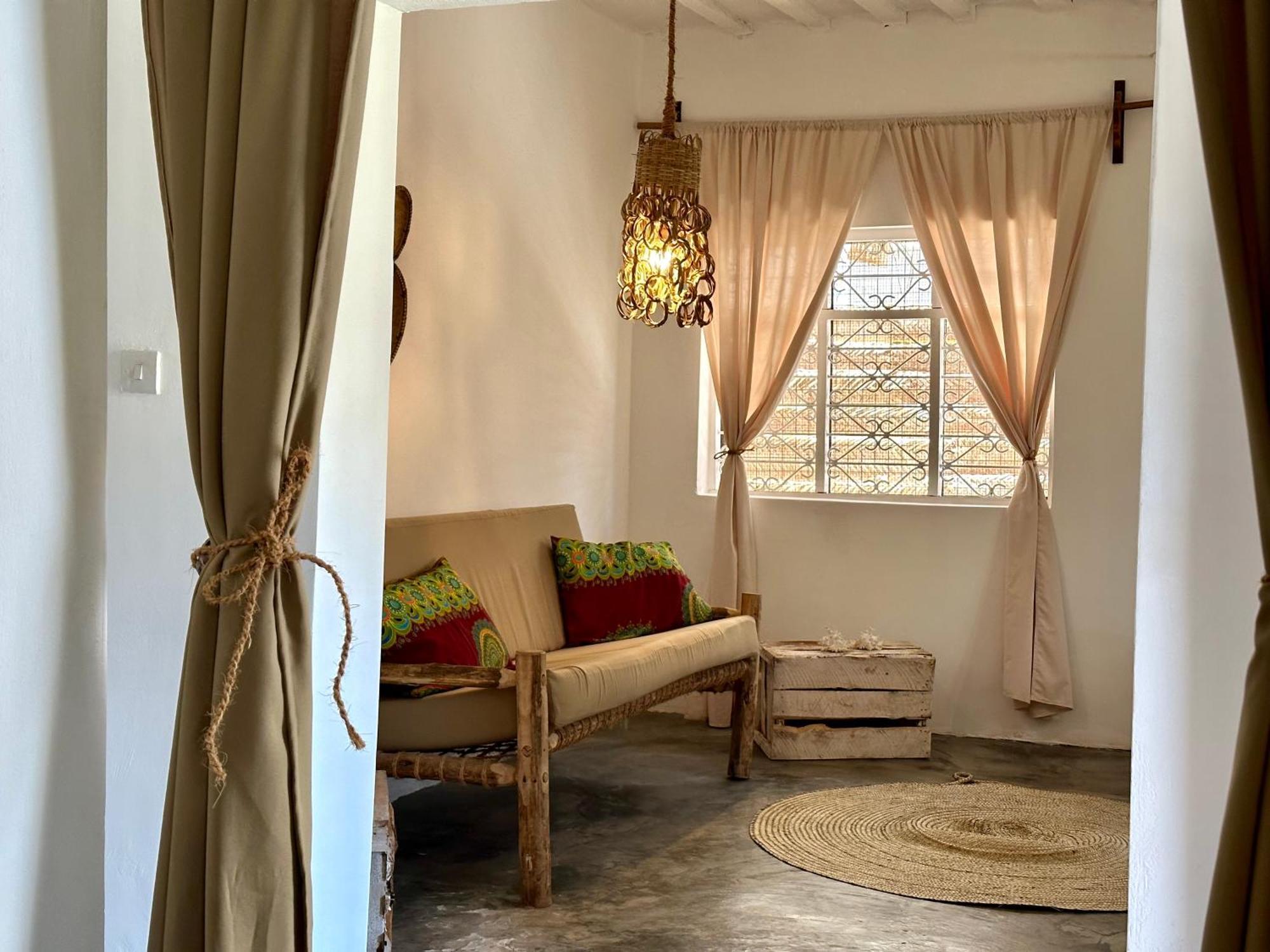Mlango Paje House II Bed & Breakfast Bagian luar foto