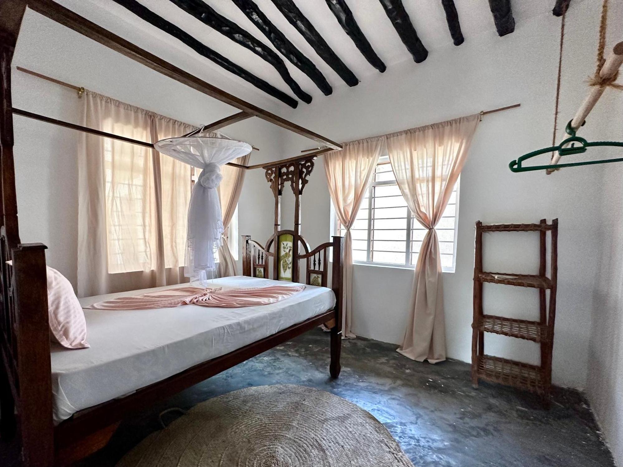Mlango Paje House II Bed & Breakfast Bagian luar foto
