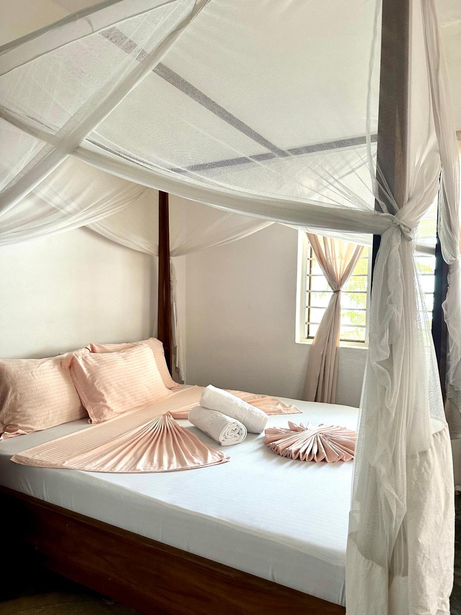 Mlango Paje House II Bed & Breakfast Bagian luar foto