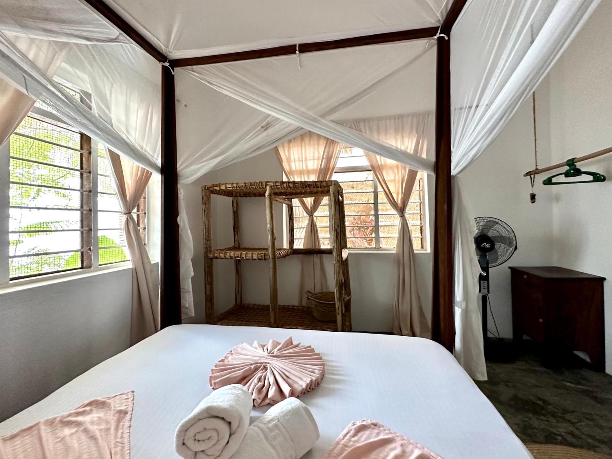 Mlango Paje House II Bed & Breakfast Bagian luar foto