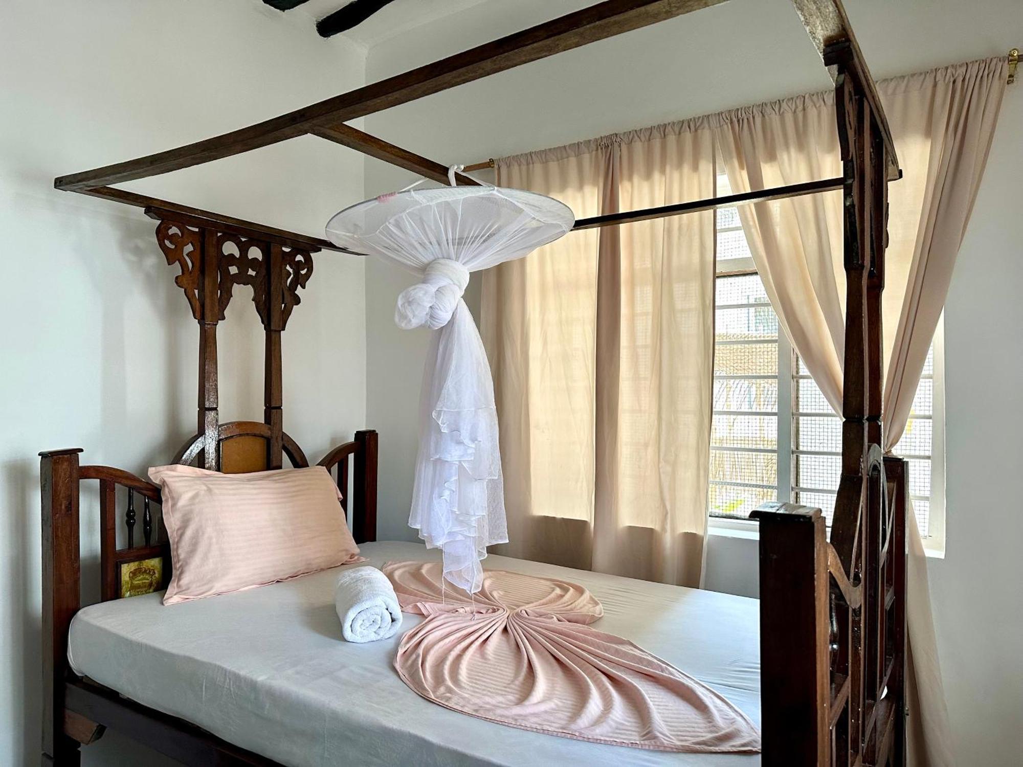 Mlango Paje House II Bed & Breakfast Bagian luar foto