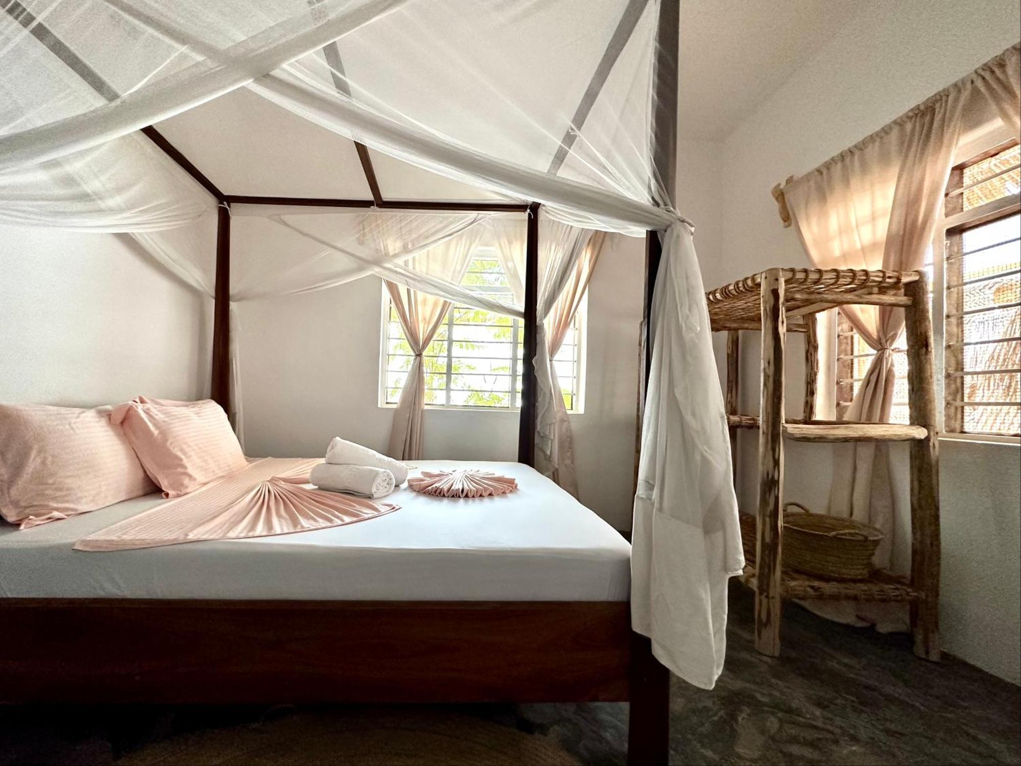 Mlango Paje House II Bed & Breakfast Bagian luar foto